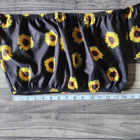 Off shoulder sunflower crop top - Picture 5 of 6